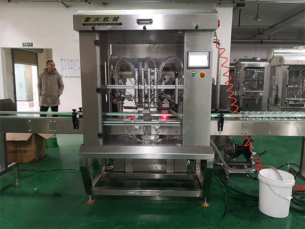 >牛肉辣椒醬灌裝機設(shè)備