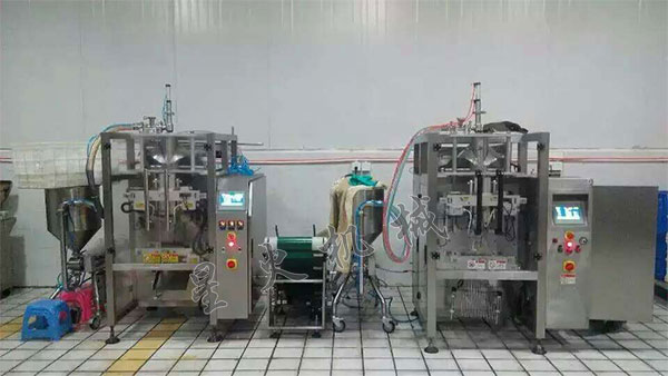 袋裝辣椒醬包裝機(jī)品展示